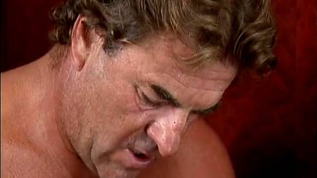 Две поклонницы БДСМ ублажают старого мужика