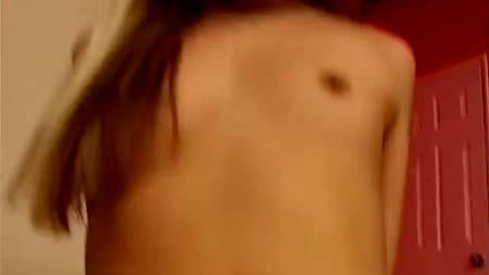 Самец долбит азиатскую путану в чулках