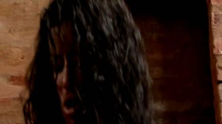 Девочка не снимает трусов, но получает удовольствие