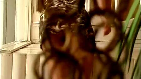 Подсмотрел за соседкой и трахнул её раком