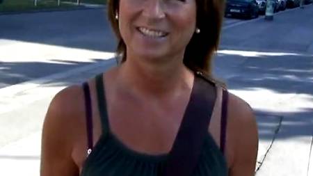 Снимает телок на улице