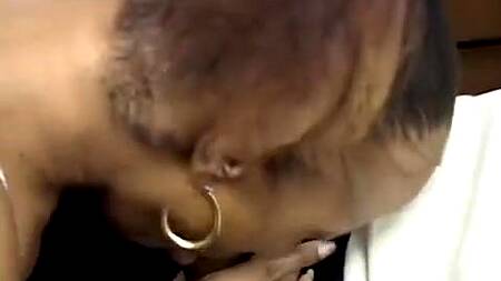 Большой негр на собеседовании страстно ебет негритянку