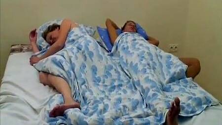 Старушка просыпается ночью, чтобы трахнуться с сыном