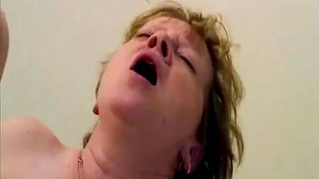 Старушка просыпается ночью, чтобы трахнуться с сыном