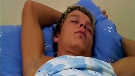 Старушка просыпается ночью, чтобы трахнуться с сыном