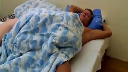 Старушка просыпается ночью, чтобы трахнуться с сыном