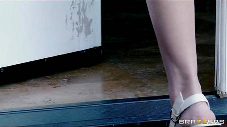 Страстно соблазнила лысого после сна