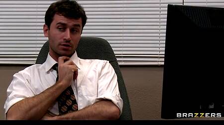 Мулатке на собеседовании приходится отдаться в жопу