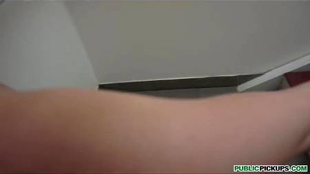 Рыжеволосая деваха заработала своими дырками деньжат