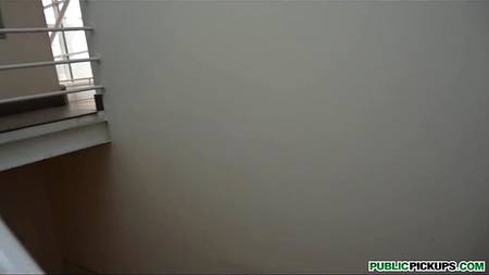 Рыжеволосая деваха заработала своими дырками деньжат