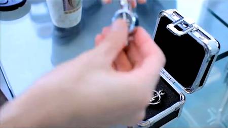 Зрелая баба отдалась продавцу интимных товаров