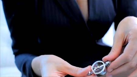 Зрелая баба отдалась продавцу интимных товаров