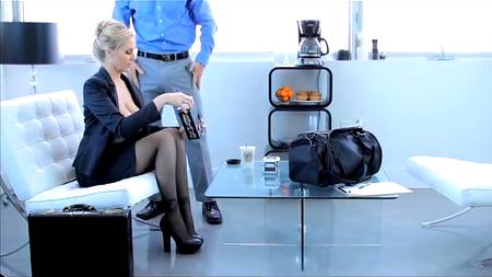 Зрелая баба отдалась продавцу интимных товаров