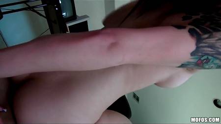 Девушка с татуировкой навестила своего жеребца