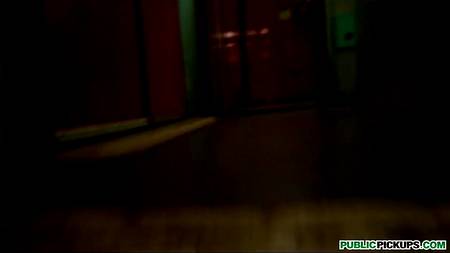 Студентка отдалась в купейном вагоне