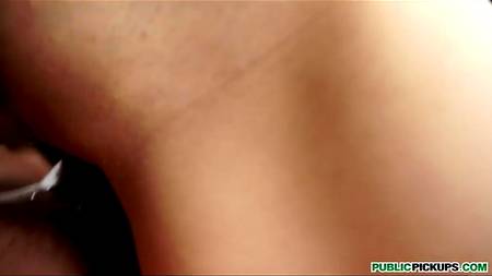 Студентка отдалась в купейном вагоне