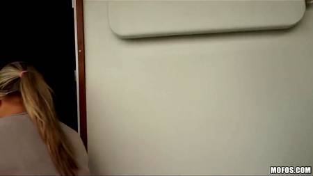 Польская шлюшка дает за деньги