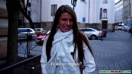 Грудастая девушка показала красивый секс