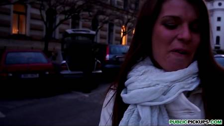 Грудастая девушка показала красивый секс