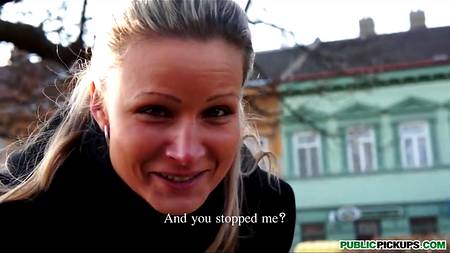 Красавица за деньги отдалась в автомобиле