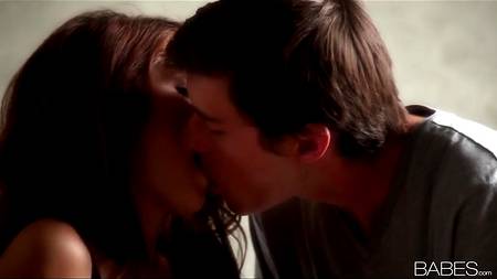 Влюбленная парочка скрасила время сексом