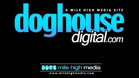 Двое жеребцов натянули в попку дочь своего дружка