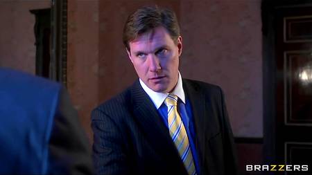 Политик наслаждается минетом во время интервью