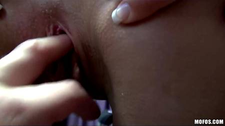 Страстные любовники устроили половой акт в магазине одежды