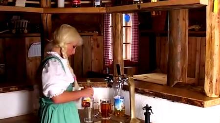 Работница бани слишком любит секс