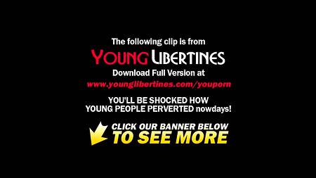 Парень вернулся со смены и набросился на подружку