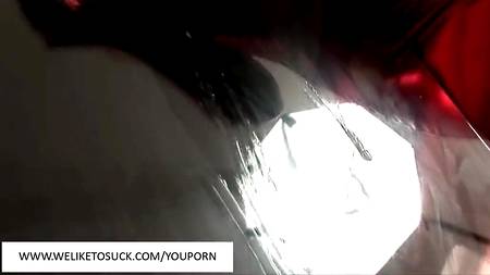 Любительница сосать и слизывать сперму