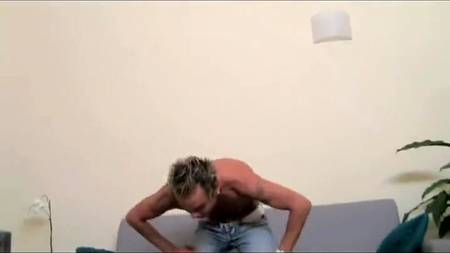 Самец оттрахан и выжат до капли похотливой продюсершей