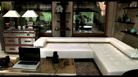 Блондинка готова получить работу через постель с директором