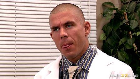 Медсестра соблазнила доктора в его кабинете