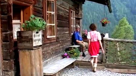 Тирольская крестьянка любит анал и фут-фетиш