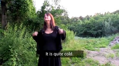 В кустиках с фигуристой студенткой