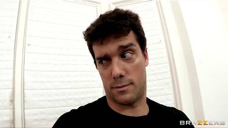 Блондинка подставила задний проход под толстый член