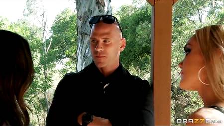 Персональный водитель насладился обществом двух сексапильных девок