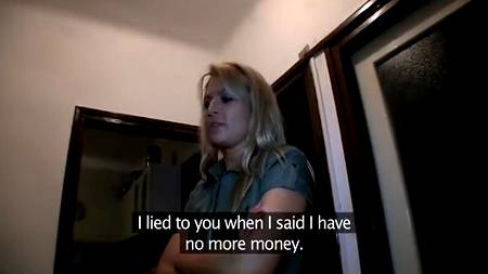 София заработала денег своей дыркой