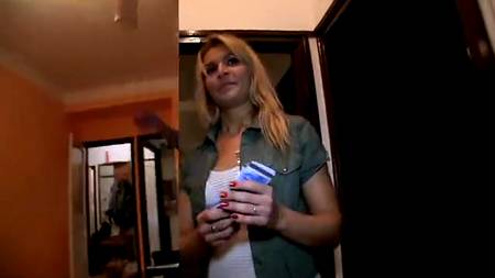 София заработала денег своей дыркой