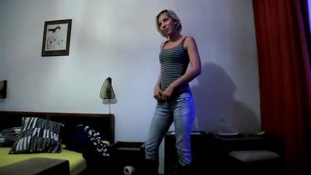 Шантажист трахнул белокурую красотку