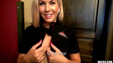 Секс с очаровательной барменшей