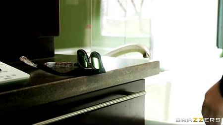 Christy Mack подставила попку под очень толстый член