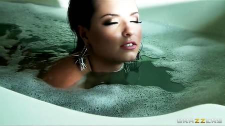 Christy Mack подставила попку под очень толстый член