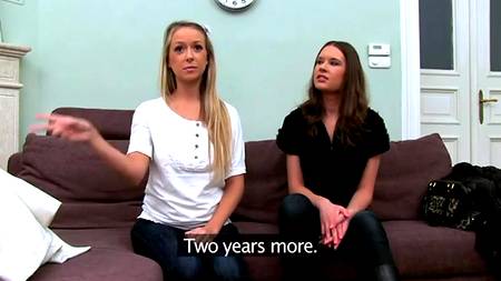 Две подруги насладились трахом с умелым продюсером