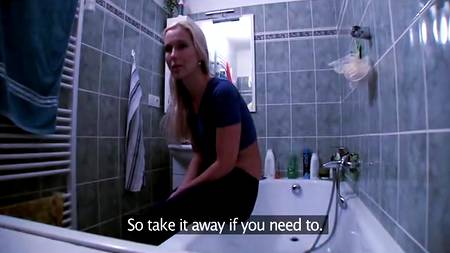 Прочистил блондинке ее мокрую щель