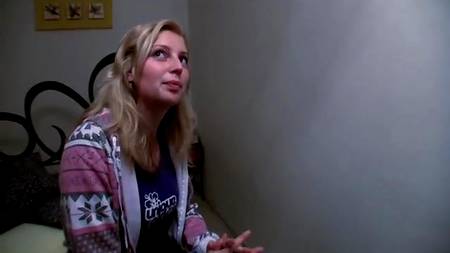 Блондинка пригласила на секс первого встречного с улицы