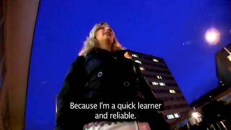 Блондинка пригласила на секс первого встречного с улицы