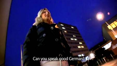 Блондинка пригласила на секс первого встречного с улицы