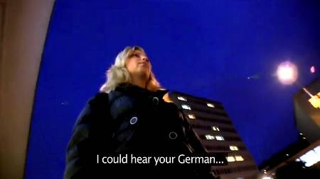 Блондинка пригласила на секс первого встречного с улицы